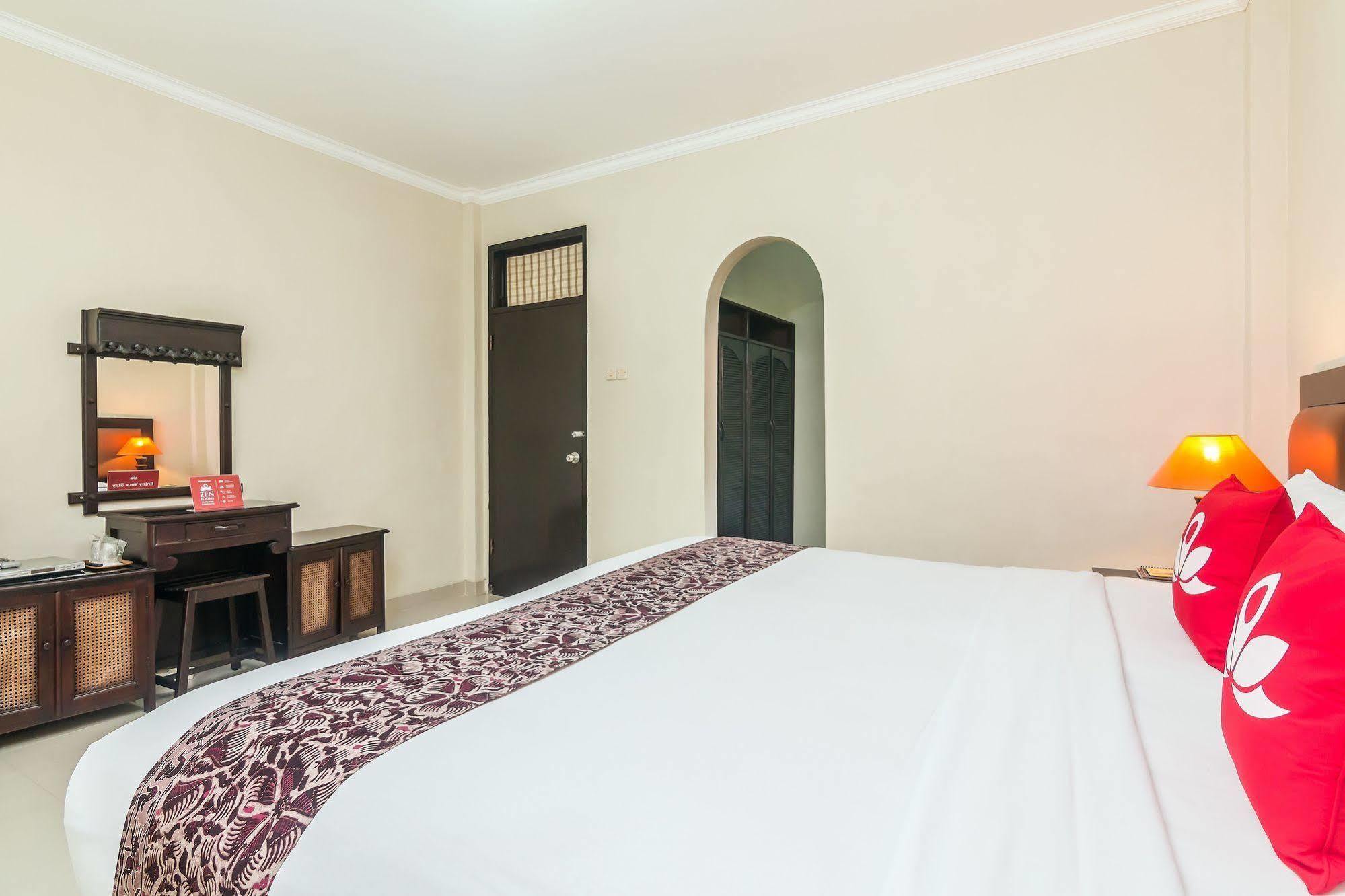 Zen Taman Petitenget Hotel 3*